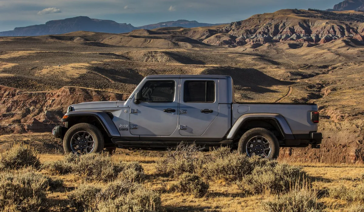 jeep_-_gladiator_mojave_-_pick-up_truck_for_rent_-_preowned_pick-up_truck_-_exclusive_concierge_club.webp