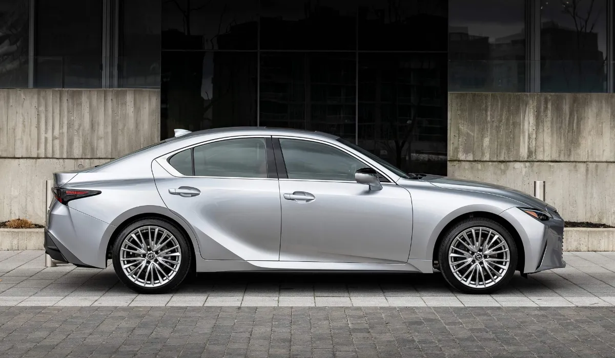 lexus_is_300_luxury_sedan_car_rentals_preowned_sedan_car_exclusive_concierge_club.webp