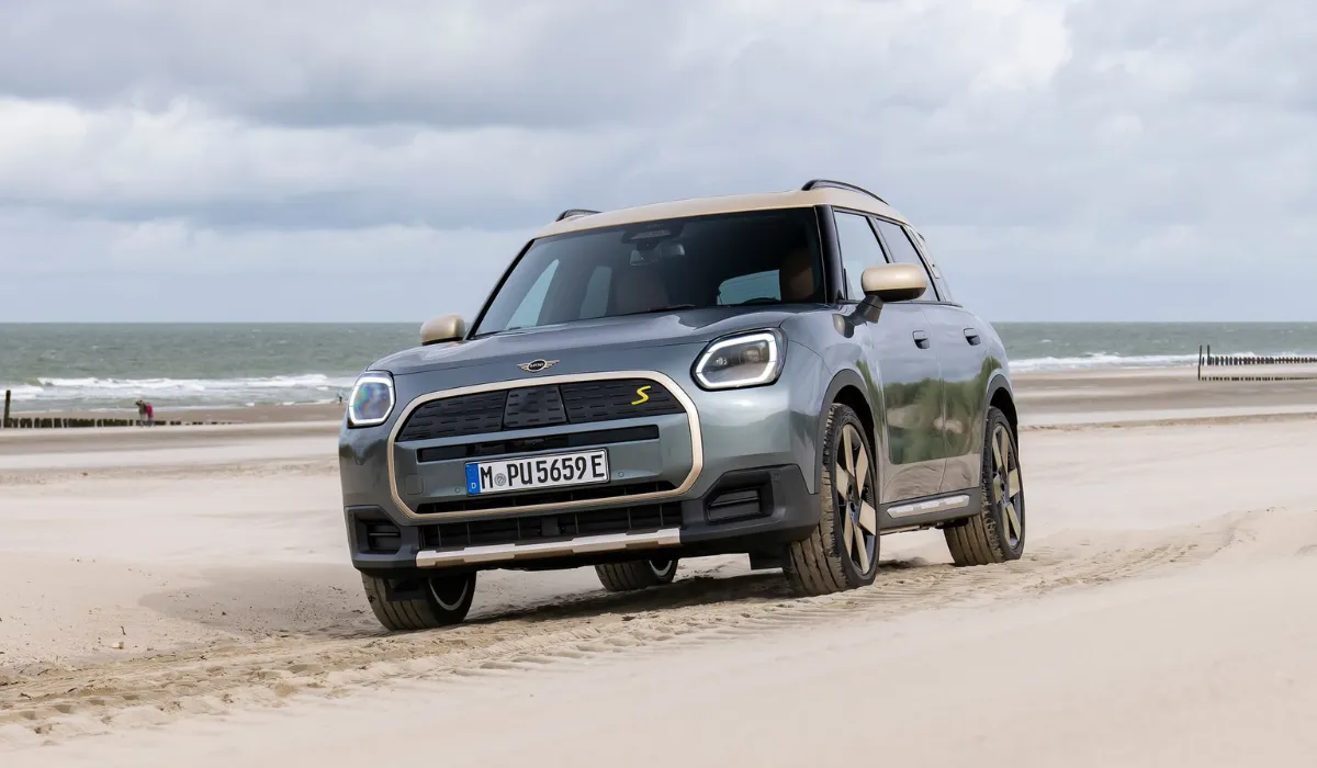 mini_countryman_cooper_se_all4_electric_luxury_car_rentals_preowned_luxury_car_exclusive_concierge_club.webp