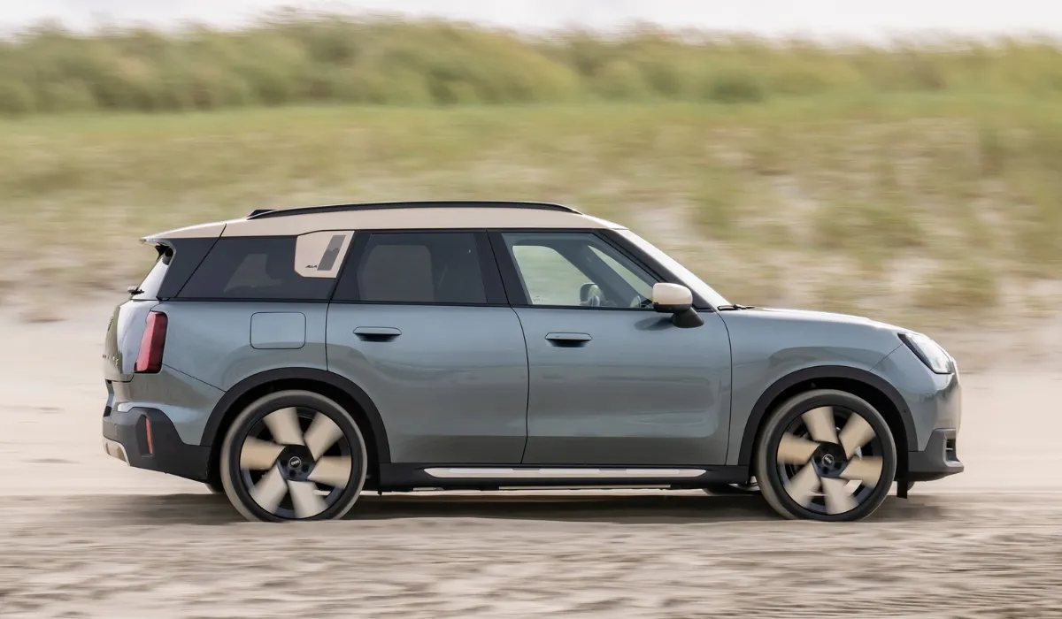 mini_countryman_cooper_se_electric_best_electric_suv_rentals_best_preowned_electric_suv_exclusive_concierge_club.webp