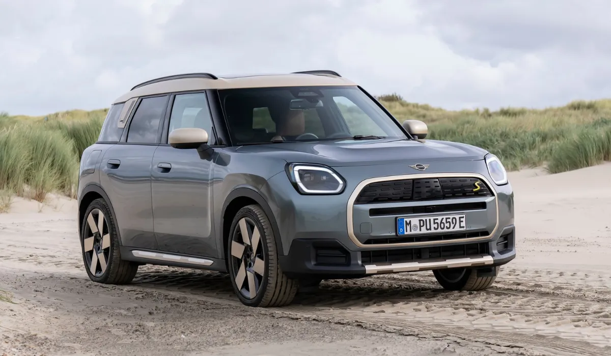 mini_countryman_cooper_se_electric_electric_suv_rentals_preowned_electric_suv_exclusive_concierge_club.webp