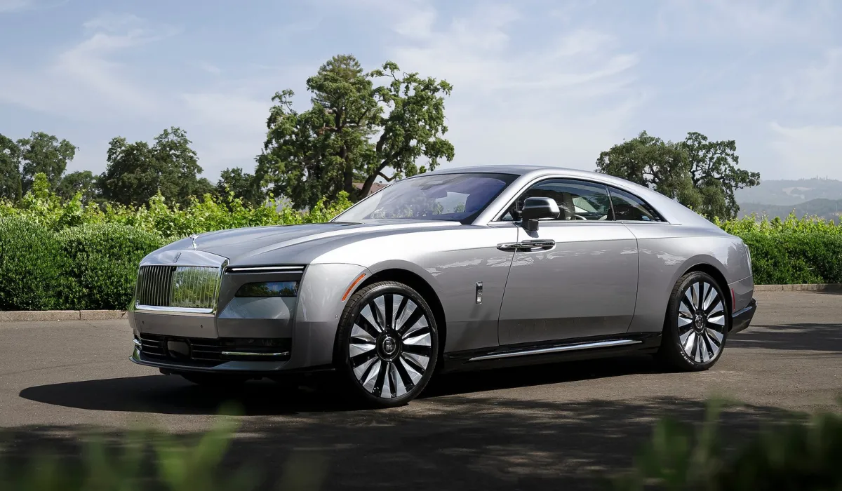 rolls_royce_spectre_best_electric_coupe_rentals_best_preowned_electric_coupe_exclusive_concierge_club.webp